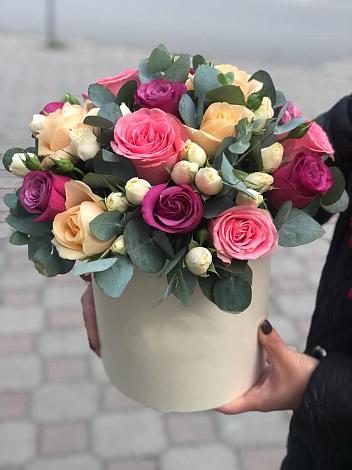 Цветочная композиция из Розы в шляпной коробке в Попово
